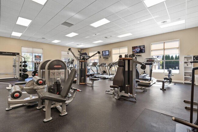 Building Photo - 953 Ingleside Ave