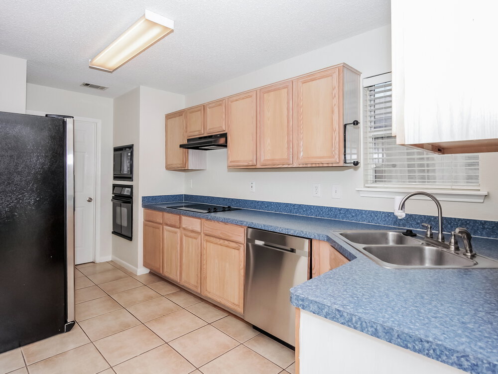 Building Photo - 925 Comiskey Ct
