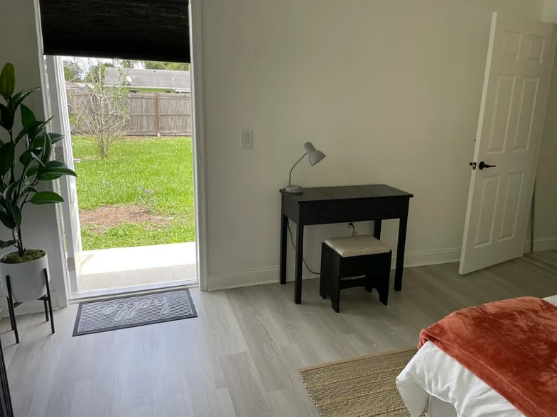 Building Photo - 1521 SE Ladner St