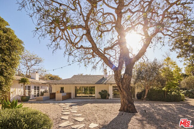 Building Photo - 6715 Fernhill Dr