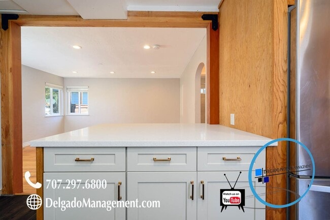 Building Photo - Enjoy Benicia living in this recently upgr...