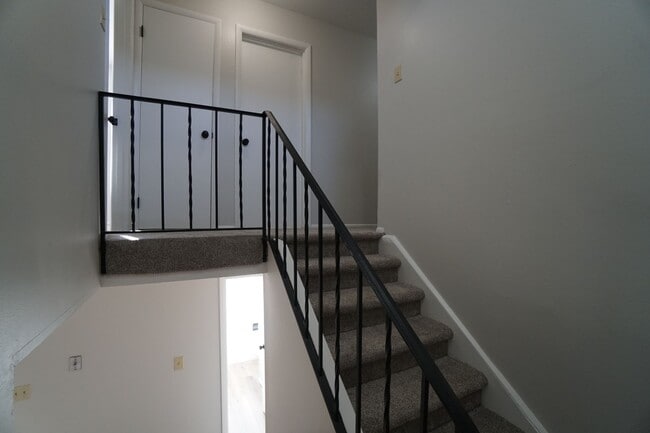 Building Photo - 6727 Dale Rd