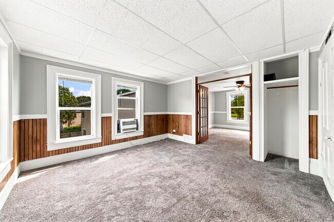 Building Photo - 326 Railroad St