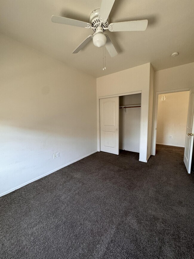 Building Photo - 1207 W Monroe St