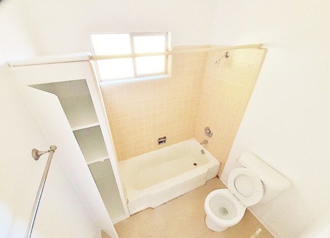 Bathroom - 1514 Penmar Ave