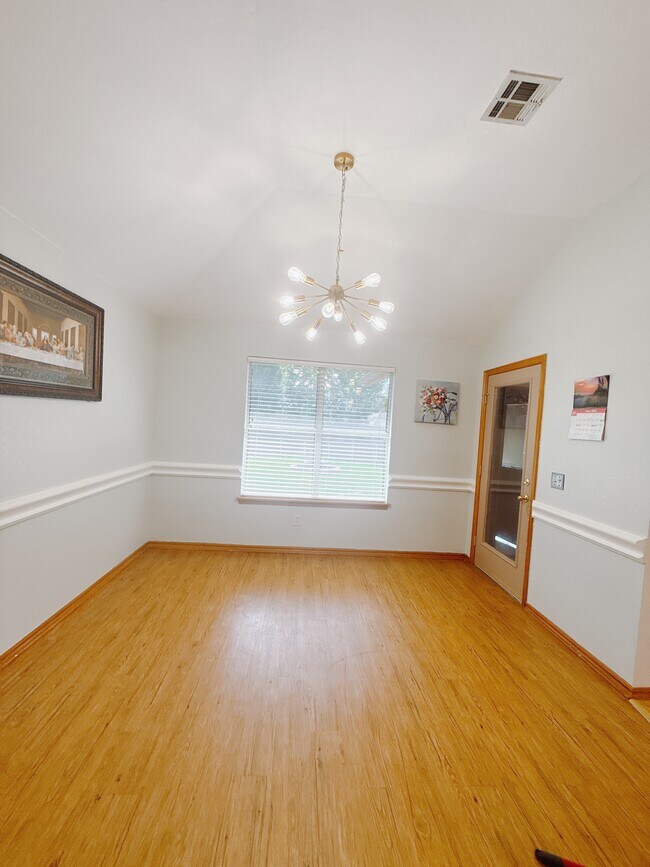 Building Photo - 14001 Land Run Rd