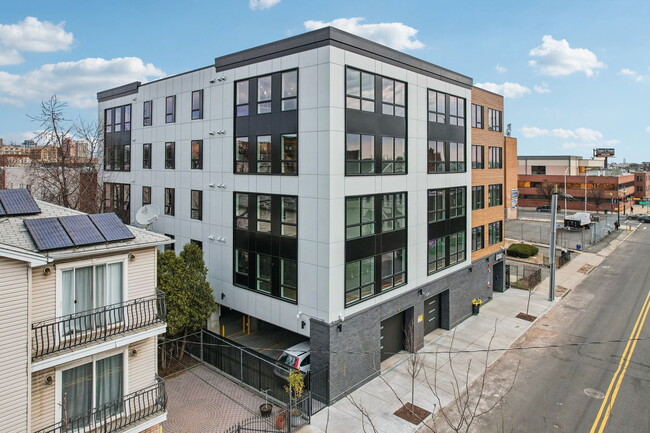 Building Photo - 84-86 Astor Street