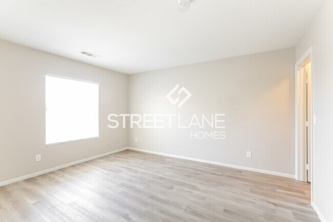 Building Photo - NOW OFFERING FIRST FULL MONTH FREE!