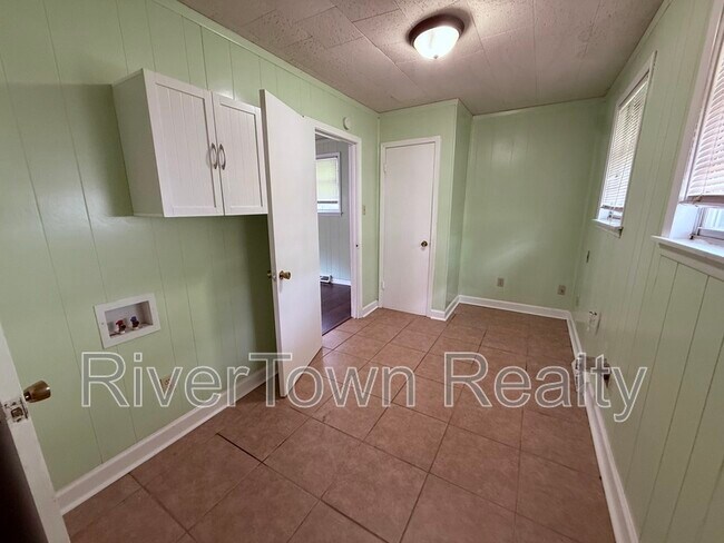 Building Photo - 4406 Ferndale Rd