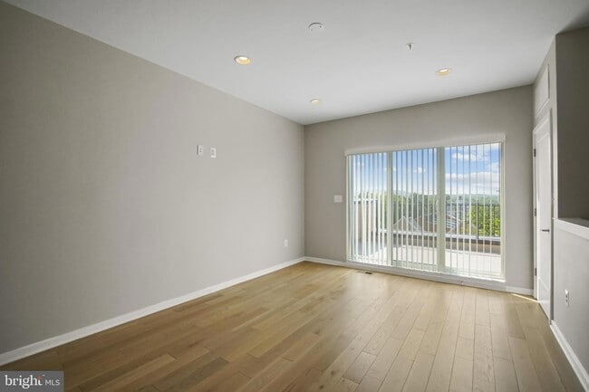 Building Photo - 621 Parkside Pl NE