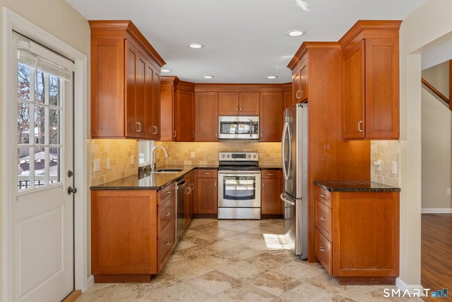 Building Photo - 5 Sunningdale Ln