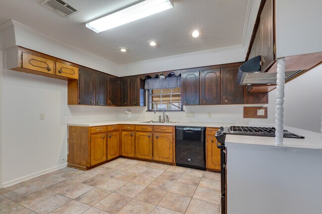 Building Photo - 113 Aberdeen Dr