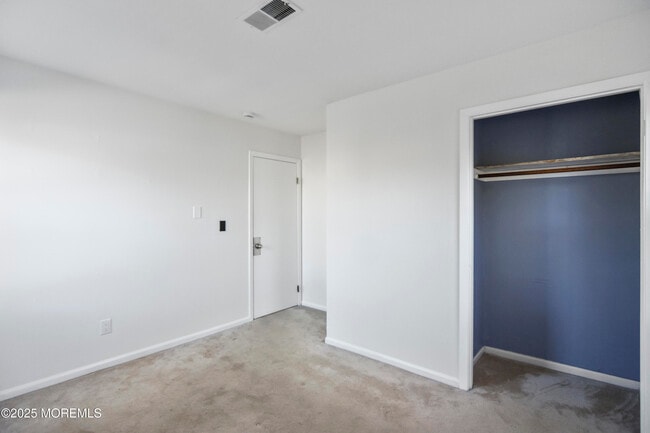 Building Photo - 32 Dakota Ave