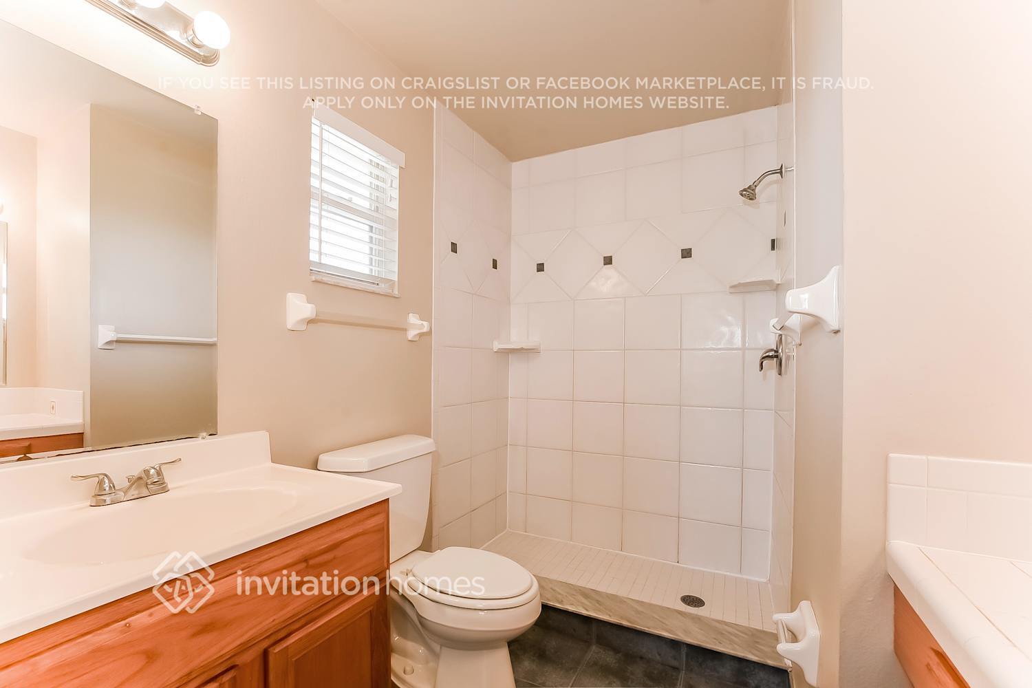 Building Photo - 1270 Navarre Dr