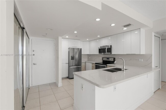 Building Photo - 20505 E Country Club Dr