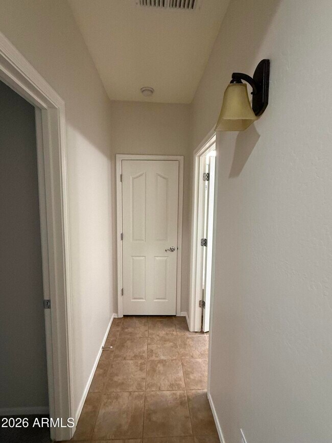 Building Photo - 2667 E Canyon Creek Dr