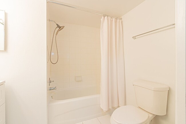 Building Photo - End-Unit 3-Bed Condo Near Downtown Naples & Beaches | Gated Resort-Style Community
