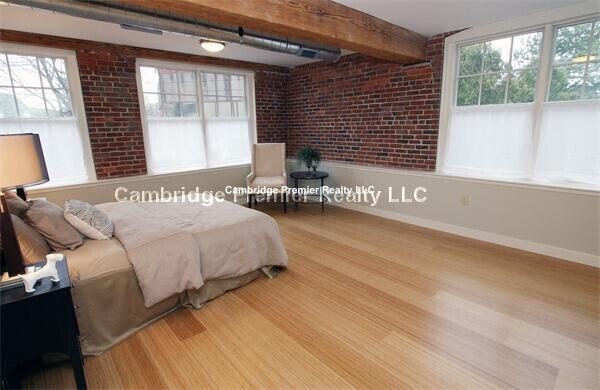 Building Photo - 21 Cottage Park Ave