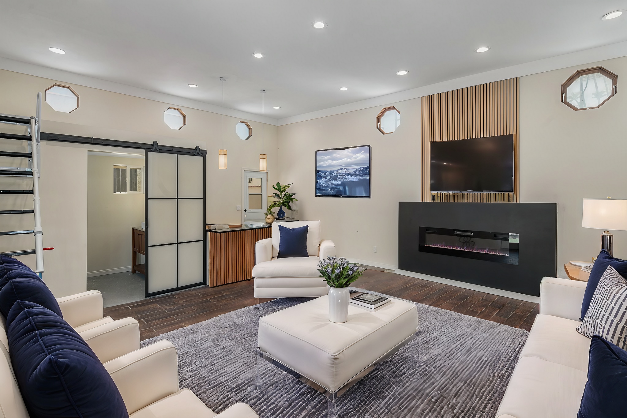 600 ft Guest/Bonus Space - 3109 Stanford Ave