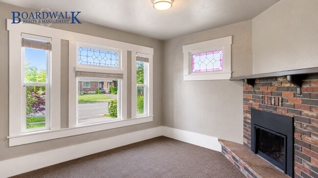 Building Photo - Cozy Private Bedroom in House Share