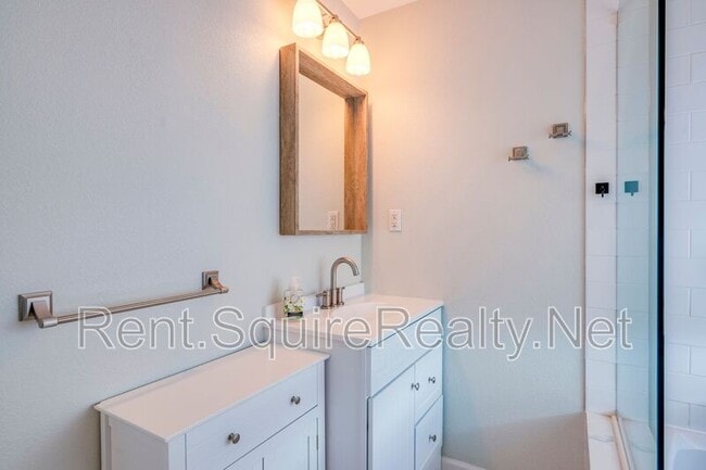 Building Photo - 52 Alahele Pl
