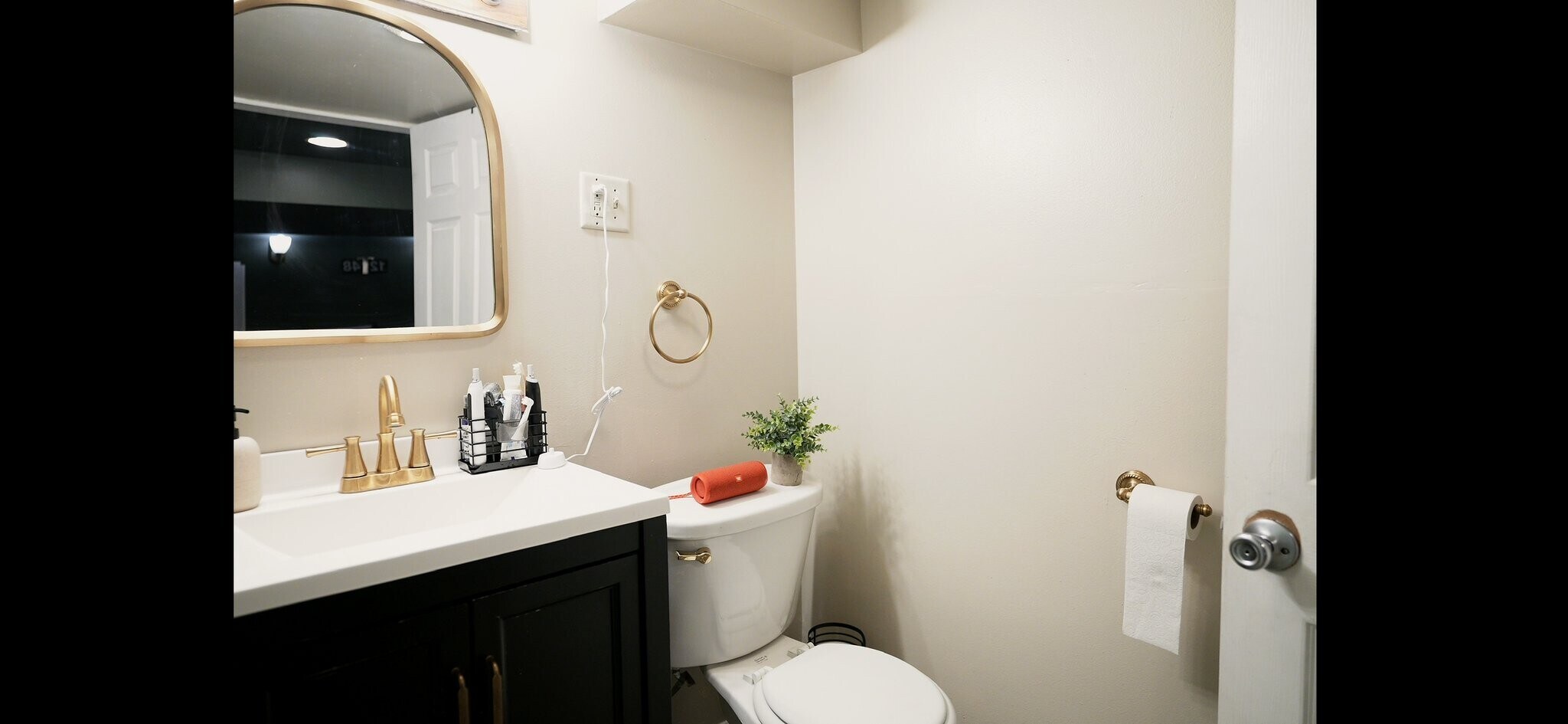 Building Photo - 2333 S Hoyne Ave