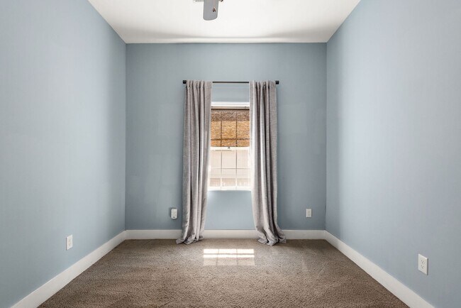 Building Photo - Located in the heart of Cleveland Park, this charming home has it all!