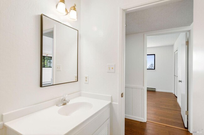 Building Photo - 121 Knoll Pl