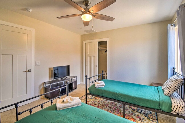 Building Photo - 17649 N 42nd Ln