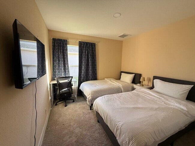 Building Photo - 409 SW 8th St