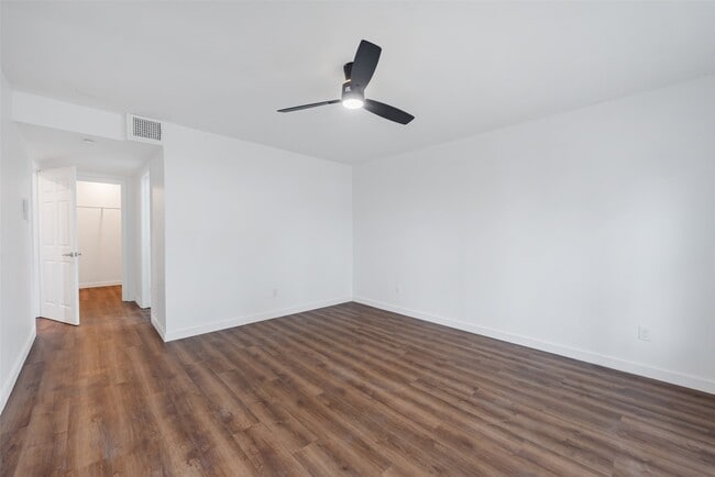 Building Photo - 11703 N Perry Ave