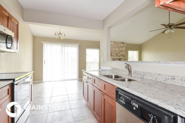 Building Photo - 7555 Lincoln Village Dr