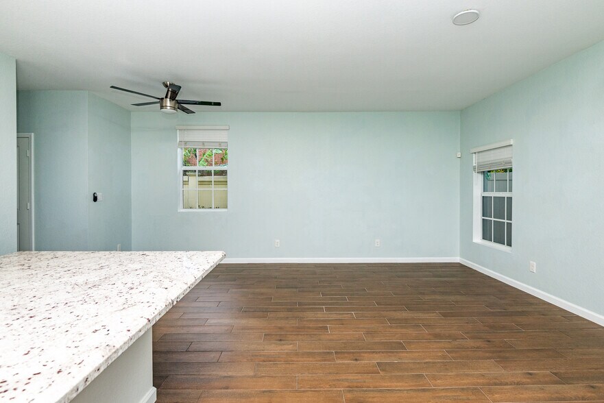 Building Photo - 1134 NW 40th Ter