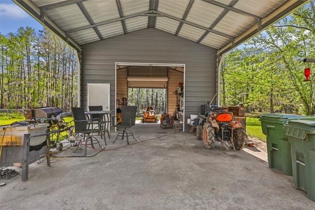 Building Photo - 218 Waterfall Dr