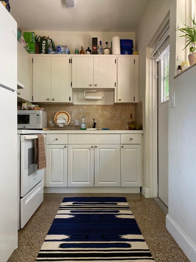 Building Photo - 713 SW 7th St