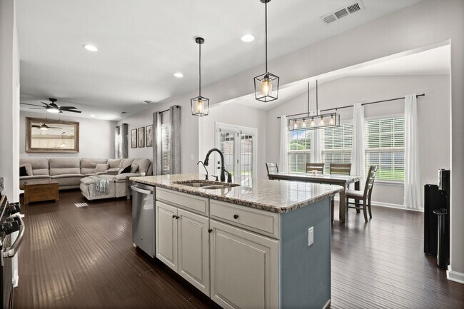 Building Photo - Beautifully Updated 3-Bedroom Home in Fairway Farms with Bonus Room & Fenced Backyard