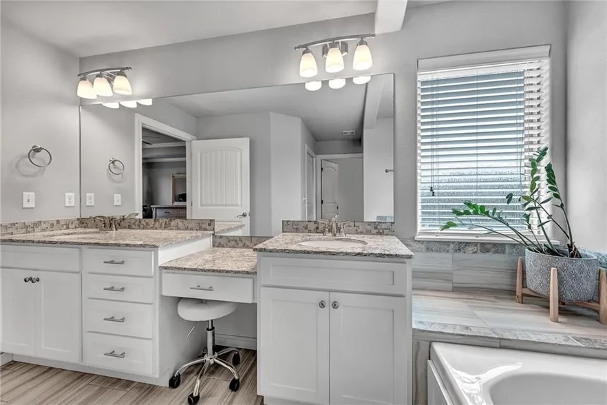 Master bathroom - 2852 W Featherock Way