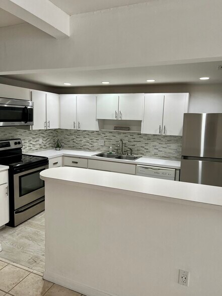 Building Photo - 150 SE 25th Rd