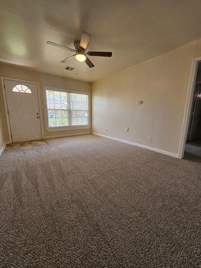 Building Photo - (3) Bed/(1) Bath in Core Norman Avail NOW!