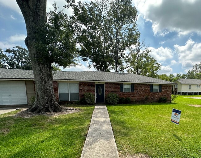 Building Photo - Beautiful Brick 3 Bedroom home off Hwy 22 ...