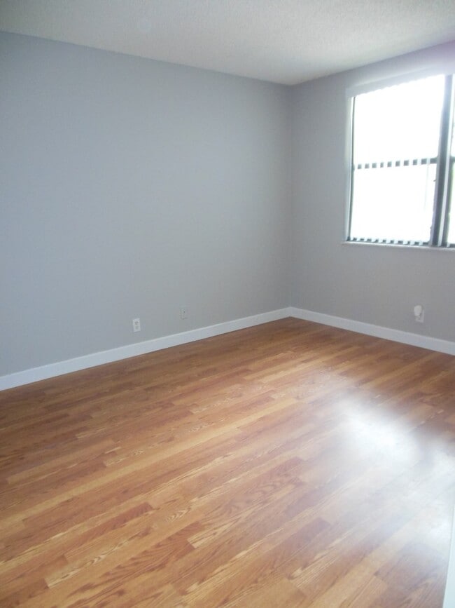 Building Photo - TWO BEDROOM TWO BATHROOM!! WATERFRONT COMMUNITY!!