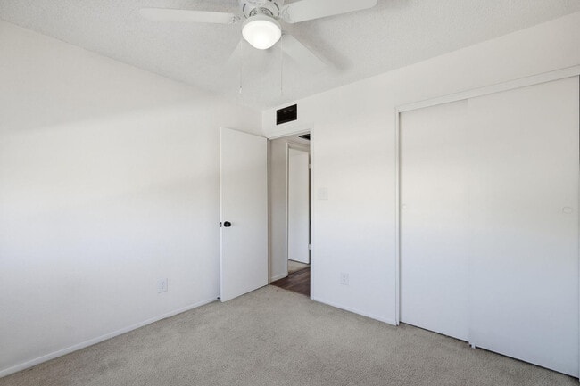 Building Photo - 1017 E Redfield Rd