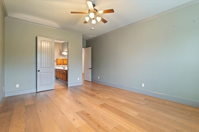 Building Photo - 1040 Edgefield Lane
