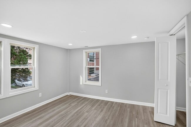 Building Photo - 428 S Governors Ave