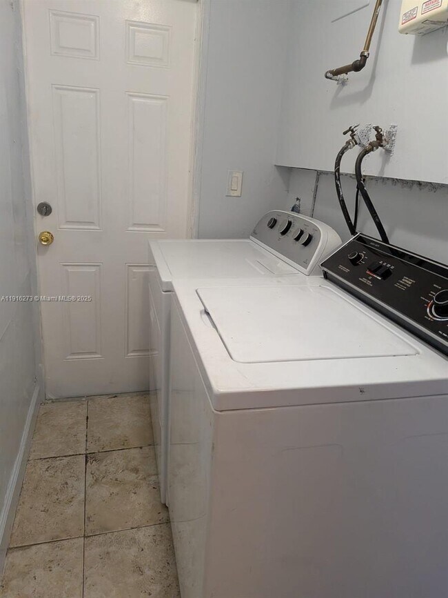 Building Photo - 2132 McKinley St