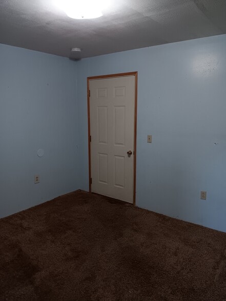 Building Photo - 418 N Pine St