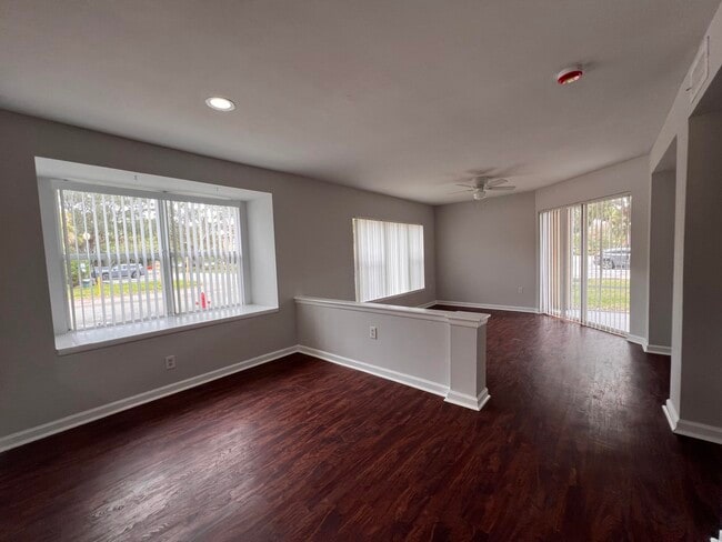 Building Photo - 4799 Via Palm Lakes