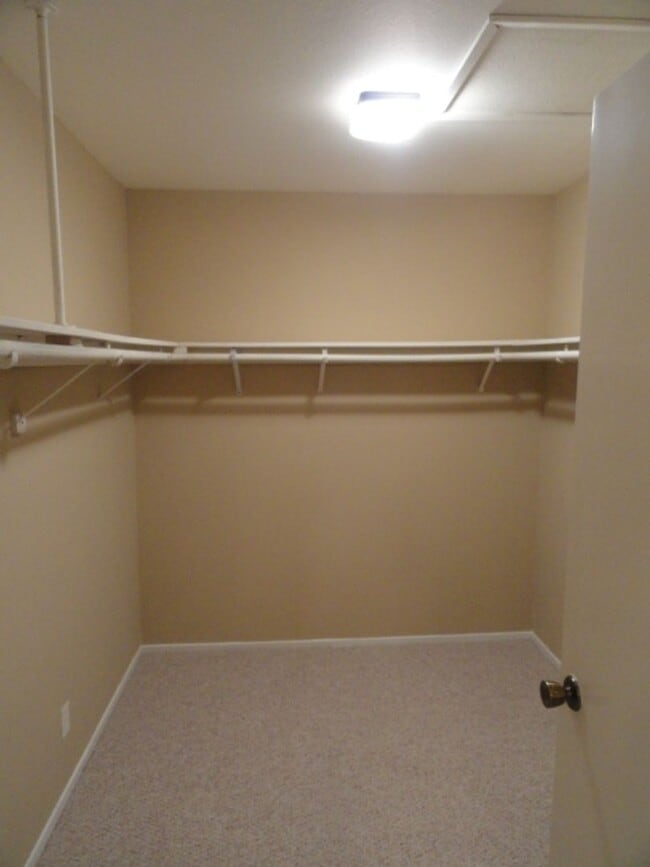 Building Photo - Rio Road Condo