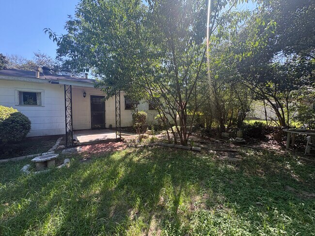 Building Photo - 227 E Vandiver Blvd