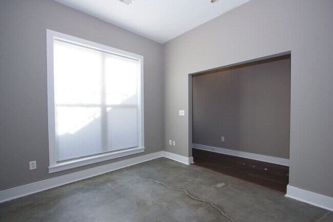 Building Photo - 1195MT